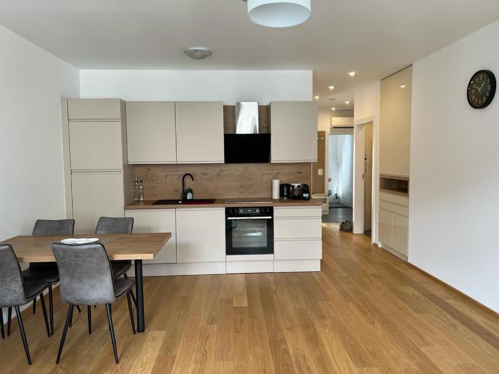 New Central Apartments Westbahnhof فيينا المظهر الخارجي الصورة